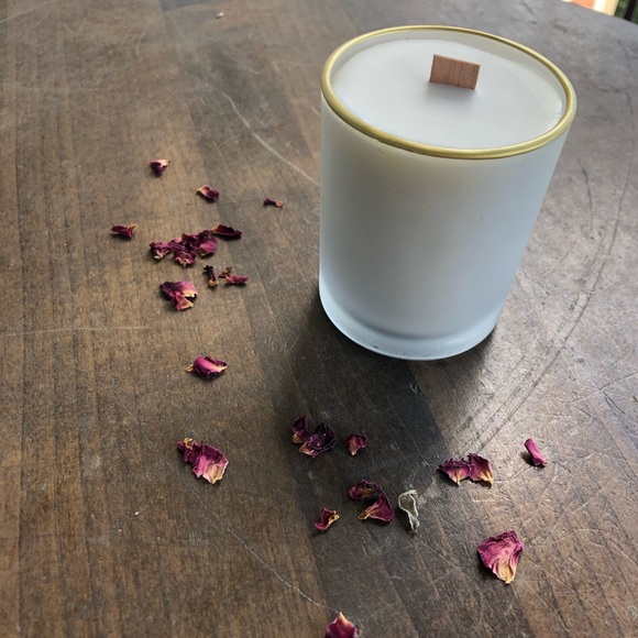 Rose candle 🌹 - Picture 2 of 3